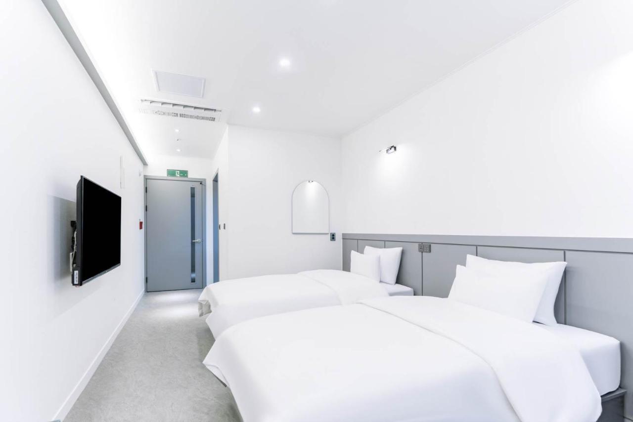Pyeongtaek Godeok Rich Stay Hotel ภายนอก รูปภาพ