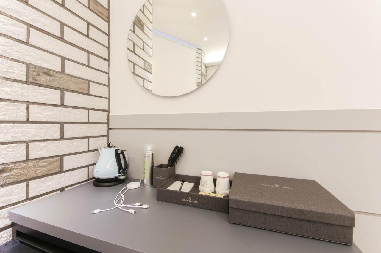 Pyeongtaek Godeok Rich Stay Hotel ภายนอก รูปภาพ