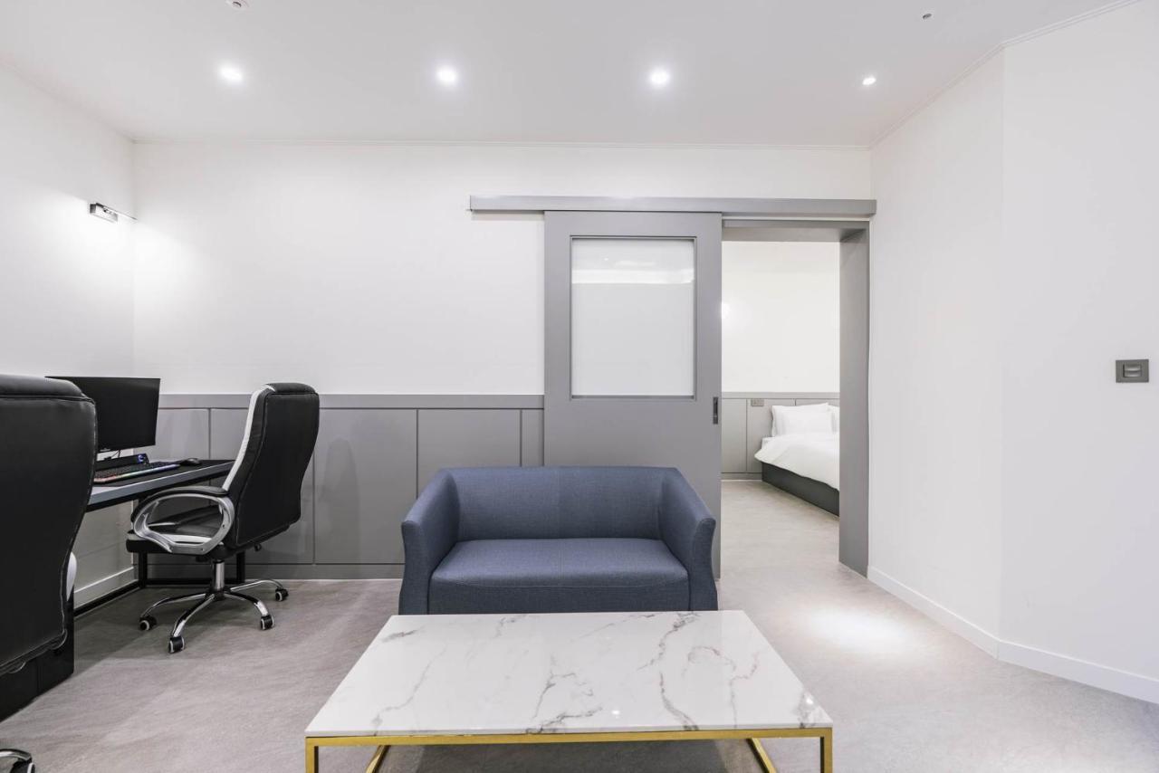 Pyeongtaek Godeok Rich Stay Hotel ภายนอก รูปภาพ