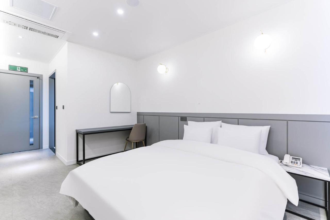 Pyeongtaek Godeok Rich Stay Hotel ภายนอก รูปภาพ